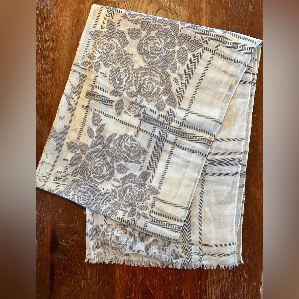 CAbi 382  black and white scarf. LONG! Versatile!